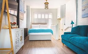 Bijou Retreat 2 Mins From Beach
